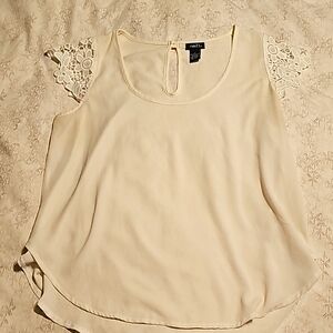 Rue 21 Lace Cap Sleeve Short Sleeve Top L